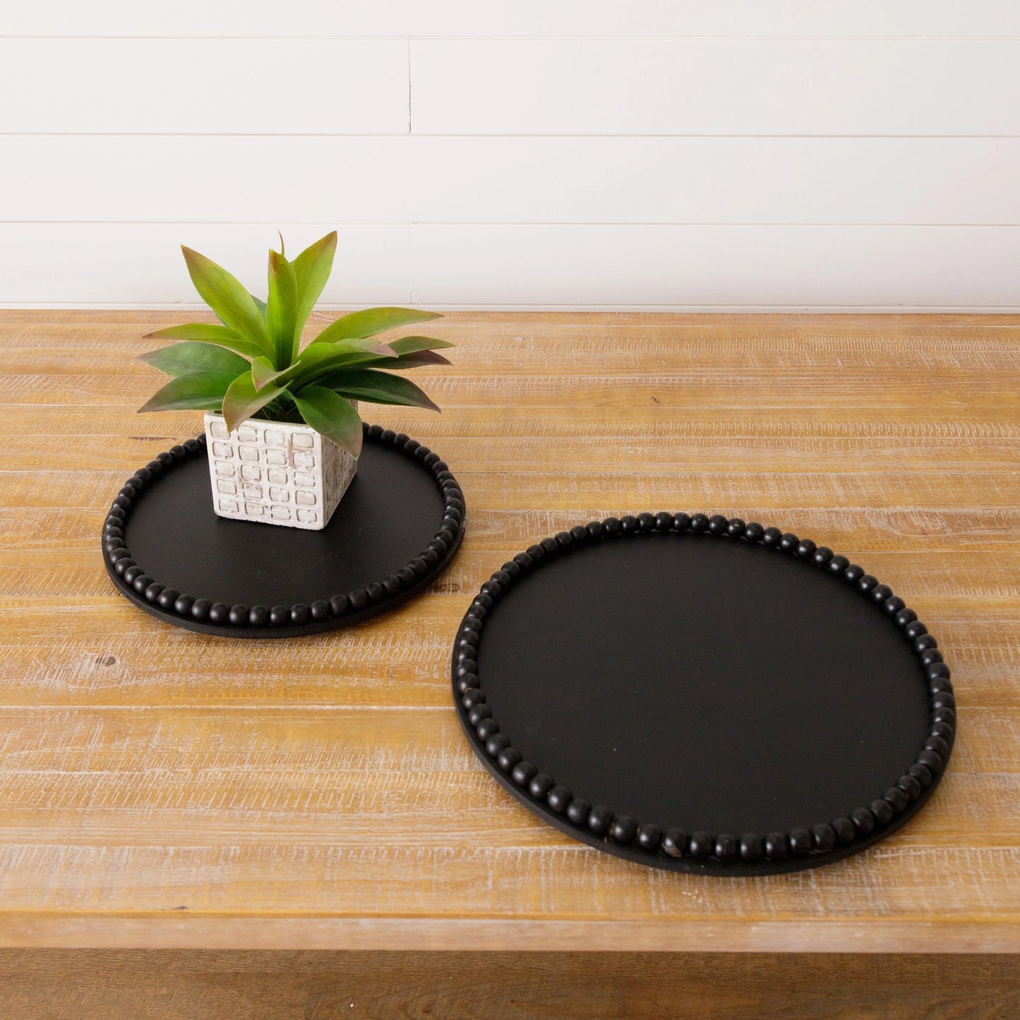 Round beaded black tray