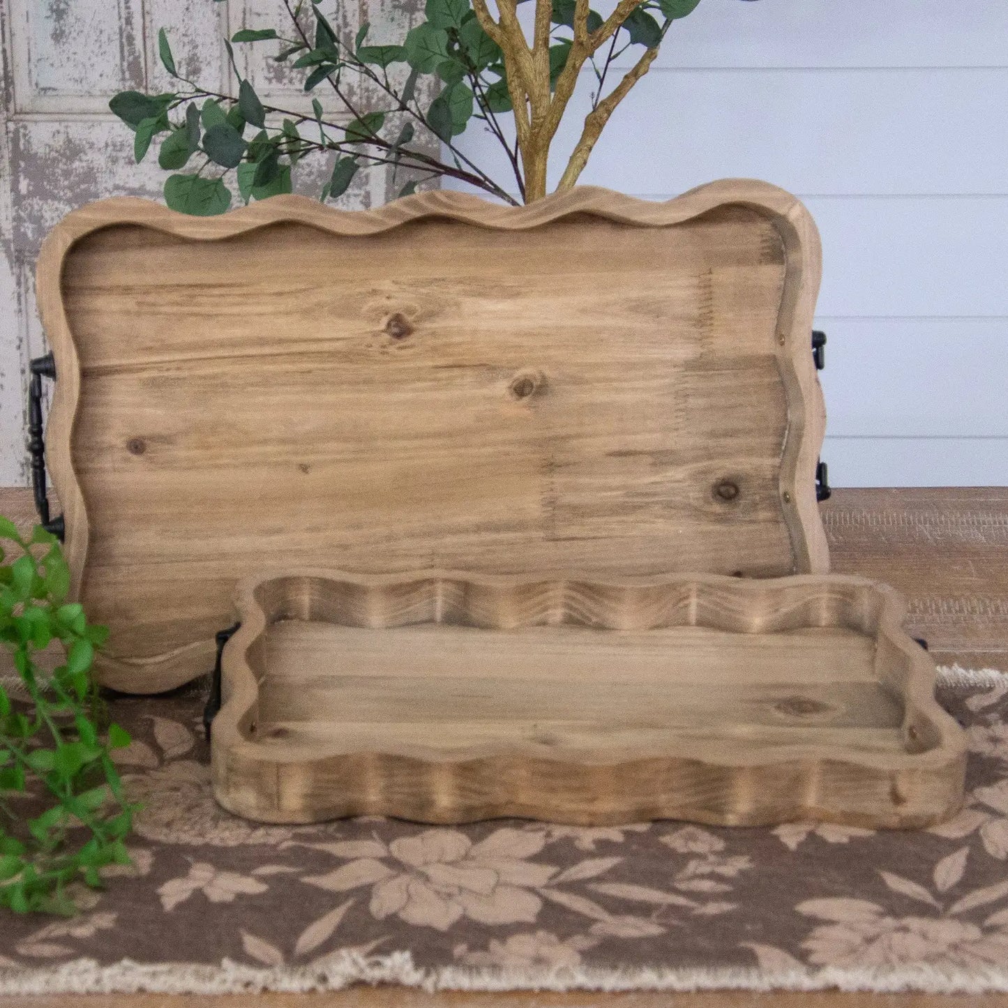 Scalloped wood tray